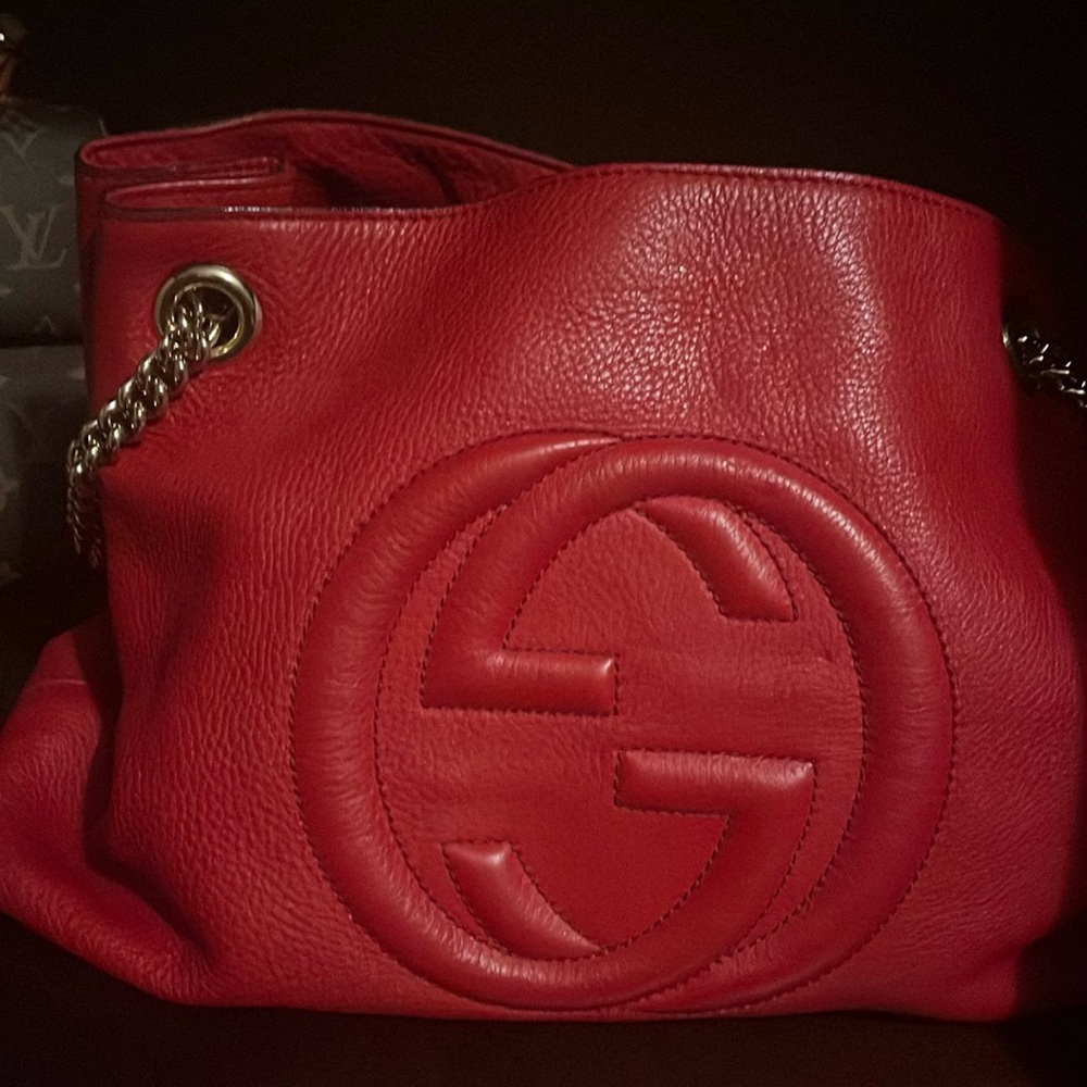Gucci Red Pebbled Leather Soho Disco Chain Tote. In excellent condition